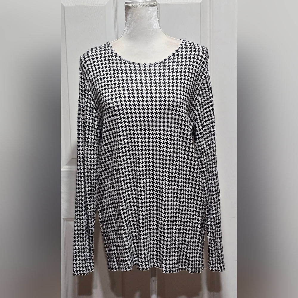Chico's Women's Black and White Houndstooth Top